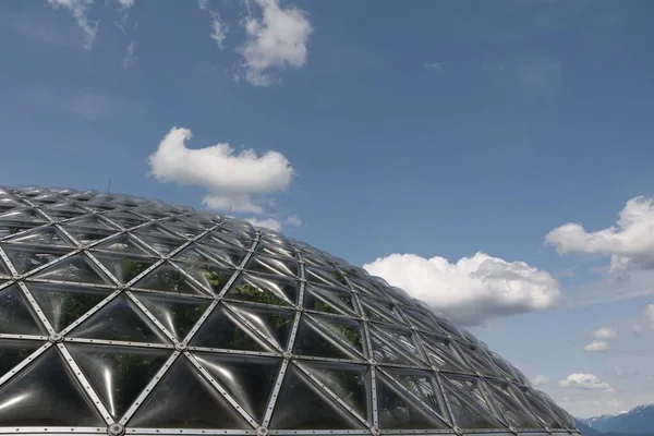 Circular Glass Outer Surface Bloedel Conservatory Triangular Pattern Cloudy Sky — Stock Photo, Image