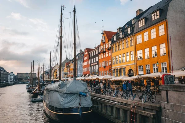 デンマークのコペンハーゲンの有名な運河地区の眺め — ストック写真