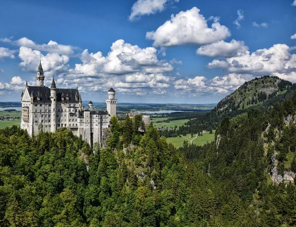 Ângulo Alto Castelo Neuschwanstein Dia Ensolarado — Fotografia de Stock