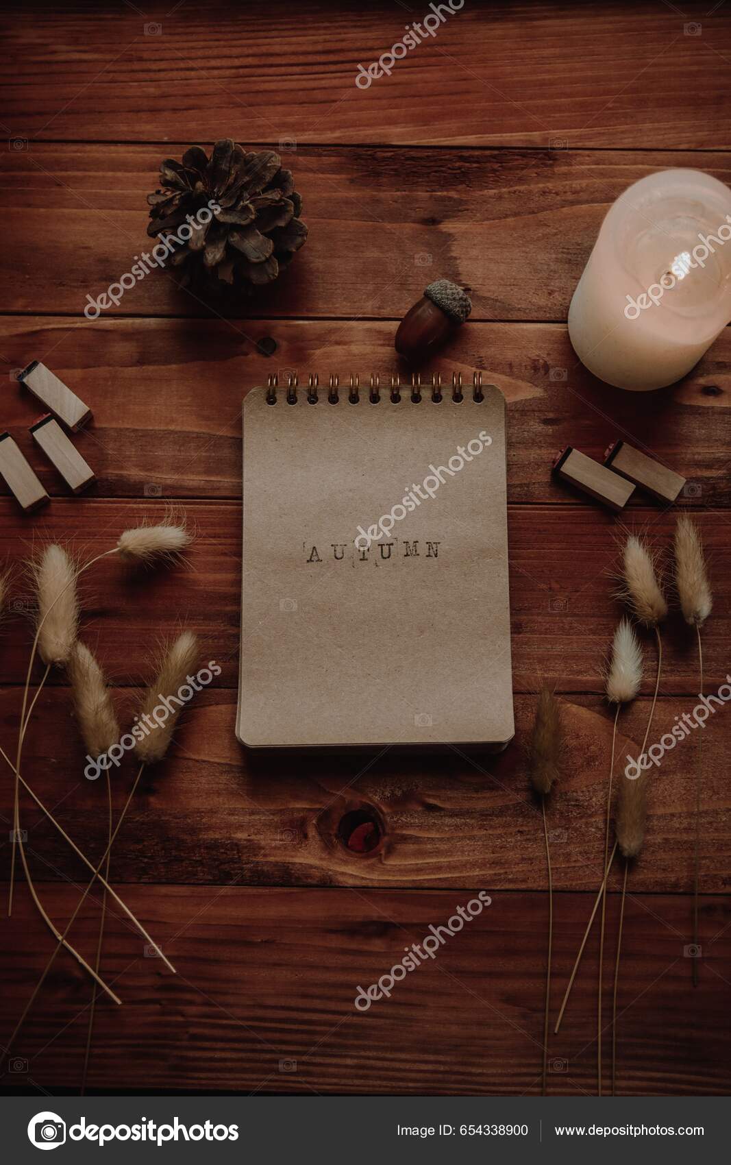 Fondo Pantalla Vertical Una Composición Con Pequeño Cuaderno Otoño Vela —  Foto de stock #654338900 © wirestock_creators, image size:1067x1700