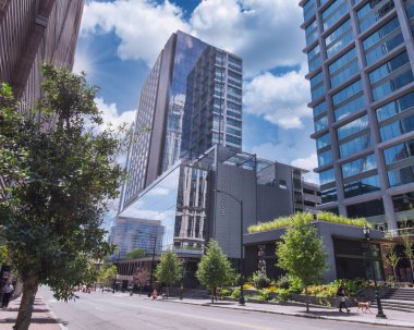 Charlotte, Kuzey Carolina 'daki modern JW Marriott binası.