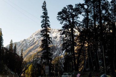 Leh Ladakh Hindistan 'daki karlı dağ sıraları