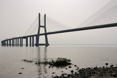 Lizbon, Portekiz 'deki tarihi Gama Köprüsü Vasco' su
