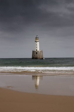 Rattray Head deniz fenerinin güzel dikey görüntüsü