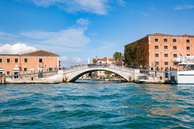 Venedik kanalının üzerindeki Ponte San Biasio manzarası çok güzel.