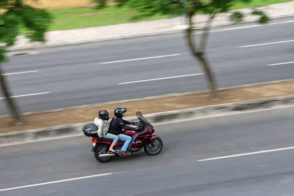 Panning Motociclista Com Uma Moto Honda Cidade Lisboa — Fotografia de Stock