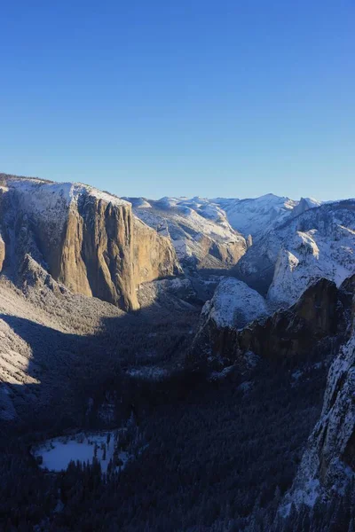 Uma Vista Vertical Aérea Dos Picos Montanha Nevados Parque Nacional — Fotografia de Stock