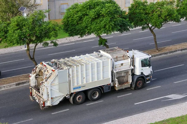 Caminhão Coletor Lixo Cidade Lisboa — Fotografia de Stock