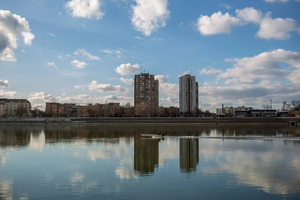 Skyline Van Novi Sad Servië Met Reflecties Donau — Stockfoto
