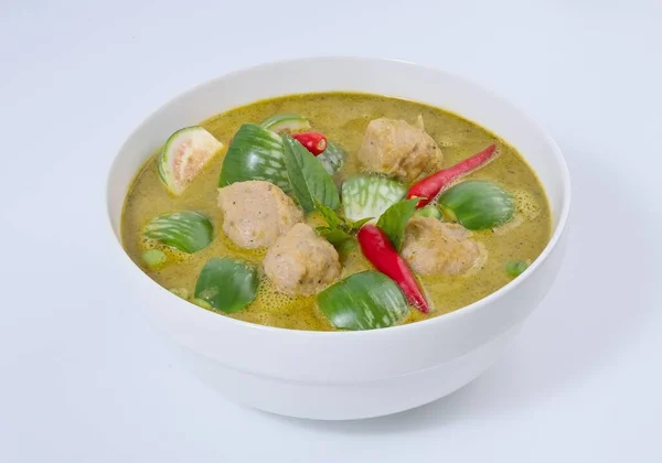 Zbliżenie Strzał Thai Zielona Zupa Curry Białym Tle — Zdjęcie stockowe