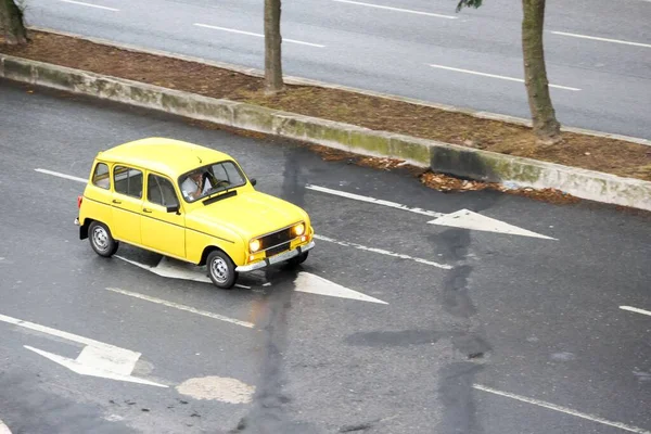 Das Historische Fahrzeug Des Herstellers Renault Modell Gelb — Stockfoto