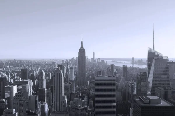 当天在纽约市中心上空以灰度进行的空中射击 — 图库照片