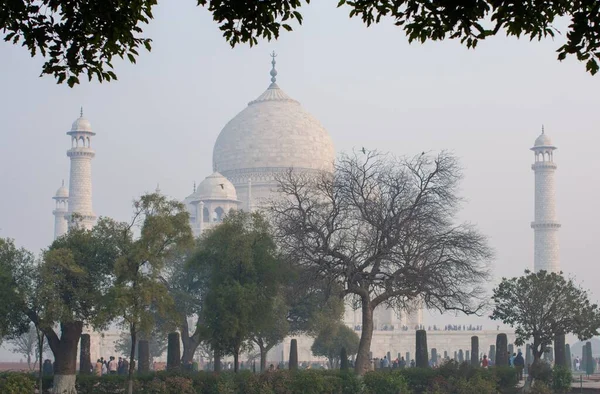 Pintoresco Plano Del Taj Mahal Día Brumoso Agra Uttar Pradesh — Foto de Stock