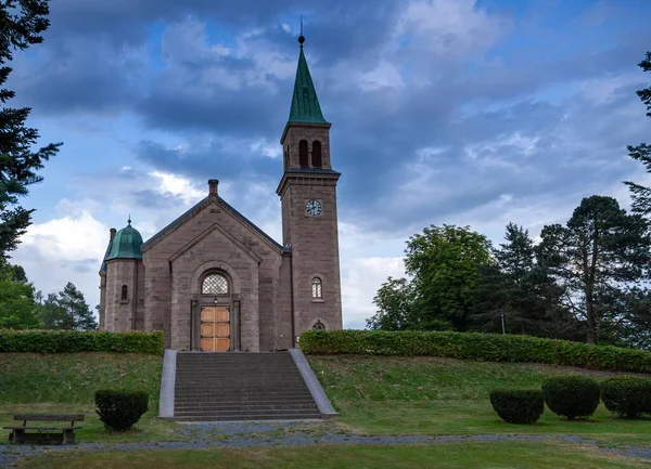 Norveç Bulutlu Bir Günde Yakalanan Grorud Kilisesi Nin Güzel Bir — Stok fotoğraf