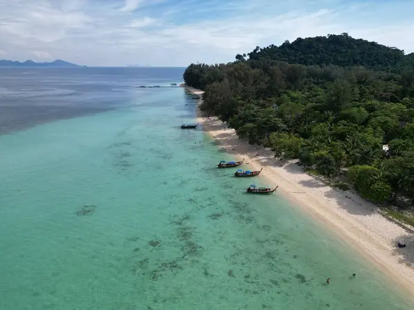 Widok Drona Egzotycznego Tajskiego Krajobrazu Widokiem Ocean Dżunglę — Zdjęcie stockowe