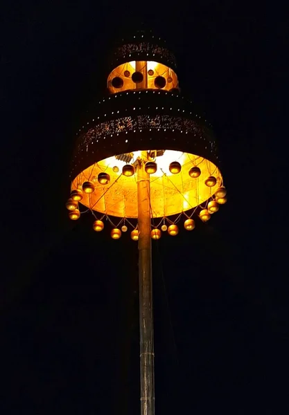 Svislý Nízký Úhel Zářící Osvětlené Dekorativní Stínidlo Lampy — Stock fotografie
