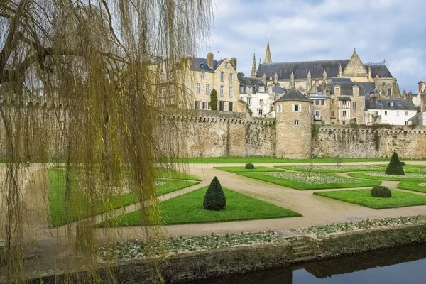 Vannes Średniowieczne Miasto Bretanii Widok Ogród Obronny Kwietnikiem — Zdjęcie stockowe