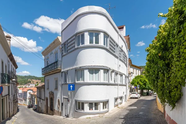 ポルトガルのポルトガルの街の歴史地区にある美しい建物 — ストック写真