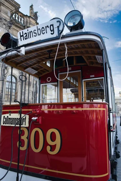 Винтажный Трамвай Городской Улице Историческом Центре Дрездена — стоковое фото
