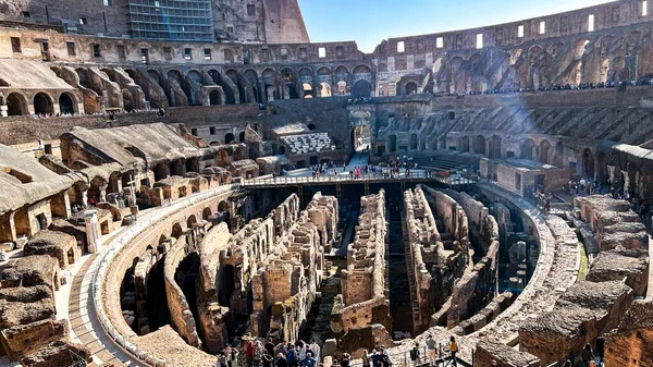 意大利罗马竞技场椭圆形圆形圆形剧场的顶视图 游客可以观赏 — 图库照片