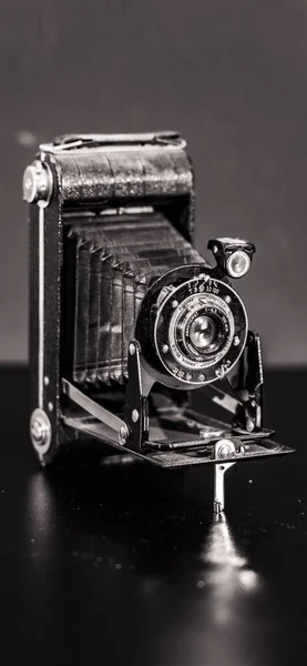 Вертикальний Сірий Знімок Вінтажної Камери Англії — стокове фото