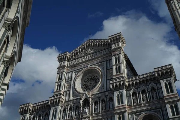 Una Fachada Del Edificio Catedral Santa Maria Del Fiore Florencia — Foto de Stock