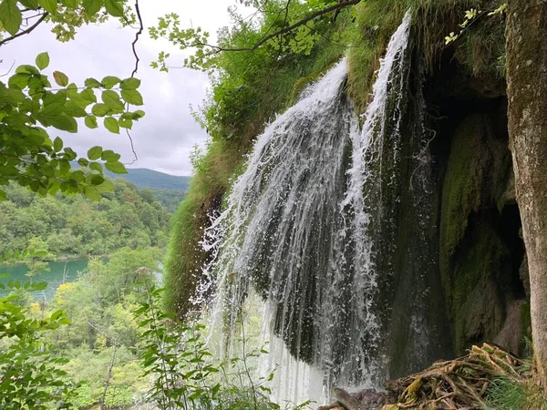 夏の絶景滝 — ストック写真