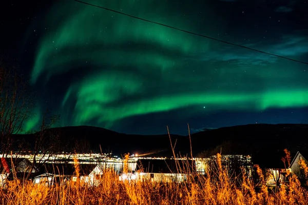 Csodálatos Kilátás Nyílik Északi Fény Város Felett Fények Este Sziluett — Stock Fotó
