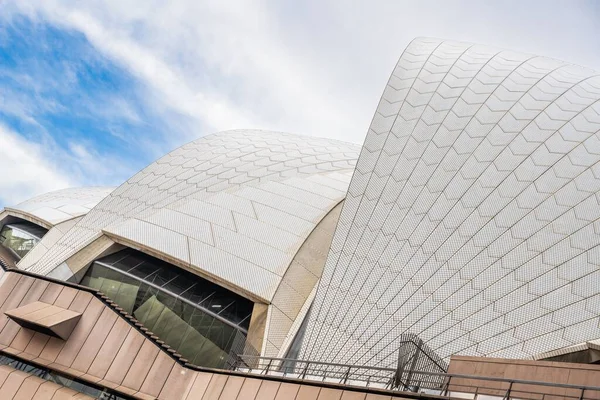 Секция Сиднейского Оперного Театра Отплывает Яркий Летний День — стоковое фото