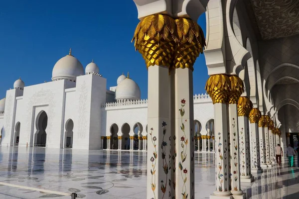 Krásný Výhled Mešitu Sheikha Zayeda Zlatými Vzory — Stock fotografie