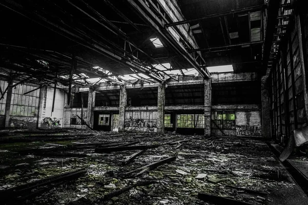 Grayscale Old Abandoned Building — Stock Photo, Image