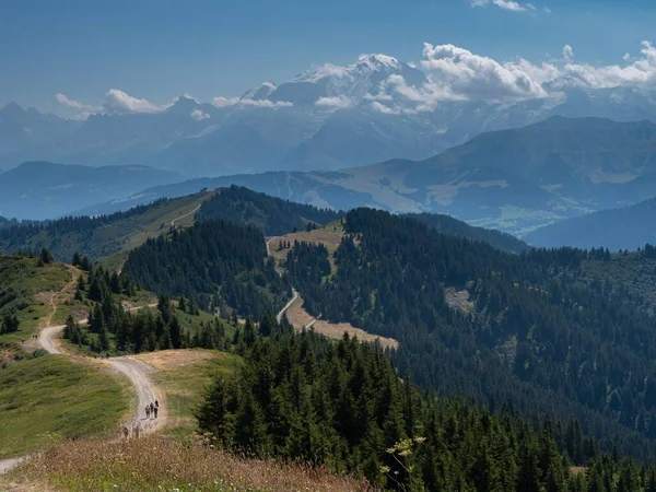 Een Landschap Van Berg Alpen Voorkant Van Mont Blanc Bereik — Stockfoto