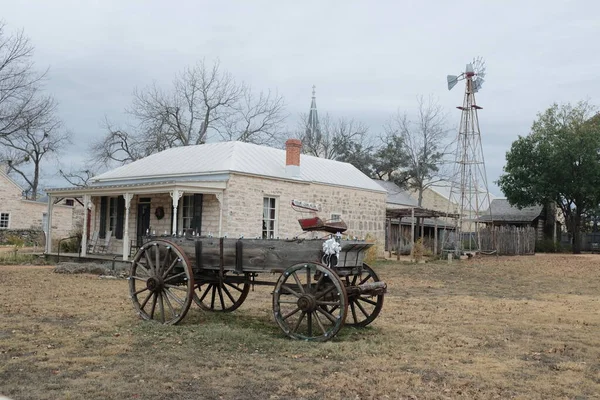Nærbilde Gammel Tørrvogn Mot Hus Fredericksburg Texas Usa – stockfoto