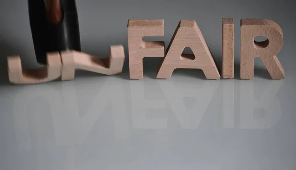 Ξύλινη Λέξη Unfair Δύο Πρώτα Γράμματα Σπασμένη Σφυρί — Φωτογραφία Αρχείου