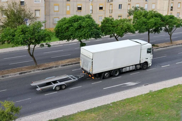 Camião Transporte Mercadorias Com Reboque Nas Ruas Lisboa Portugal — Fotografia de Stock