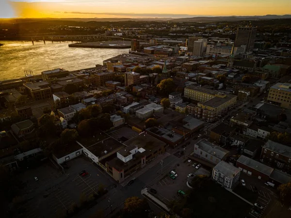 Vzdušný Pohled Město Pobřeží Při Západu Slunce — Stock fotografie