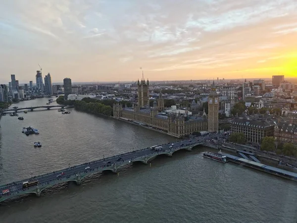 日没時に橋と美しい建築物とロンドンの空の景色 — ストック写真