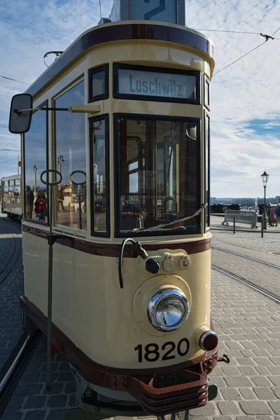 Винтажный Трамвай Городской Улице Историческом Центре Дрездена — стоковое фото