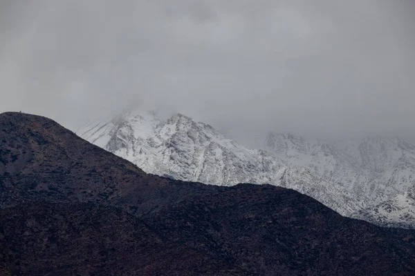 Cordilheira Dos Andes Coberta Neve Dia Nebuloso Santiago Chile — Fotografia de Stock