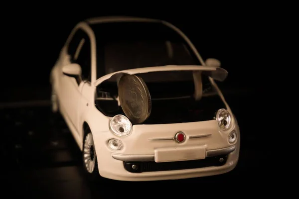 Carro Miniatura Moedas Representando Despesas Carro — Fotografia de Stock