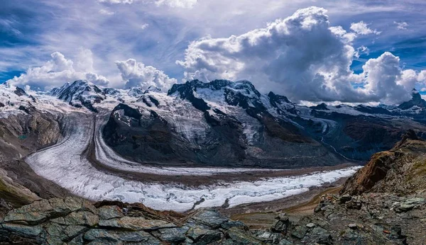 雪の山の景色 ロイヤリティフリーのストック写真