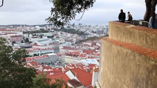 Hög Vinkel Lissabon Stadsbilden Skott Från Sao Jorge Slottet Dyster — Stockvideo