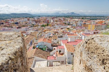 İspanya 'nın Valensiya eyaletindeki Denia kentindeki binaların hava manzarası