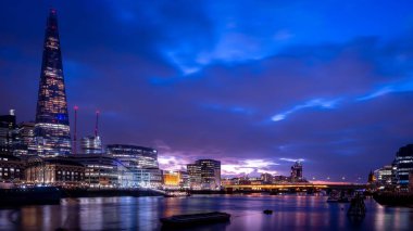 Alacakaranlıkta Çömlek ve Uşak İskelesi