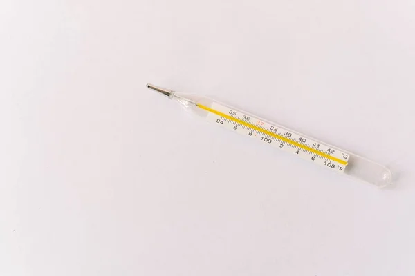 Thermomètre Isolé Sur Blanc Diagnostic Fièvre Concept Santé — Photo