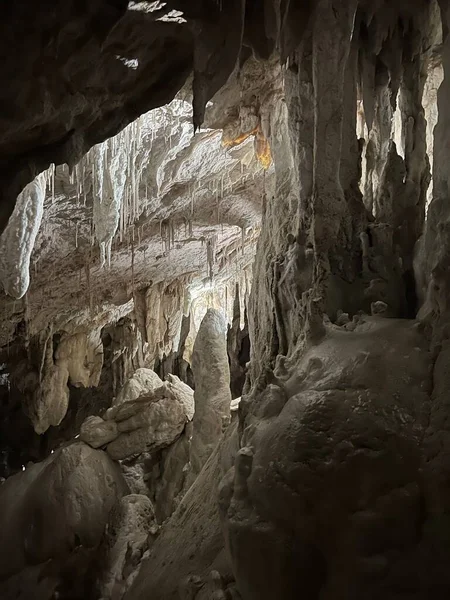 Uma Vista Estalactites Caverna — Fotografia de Stock