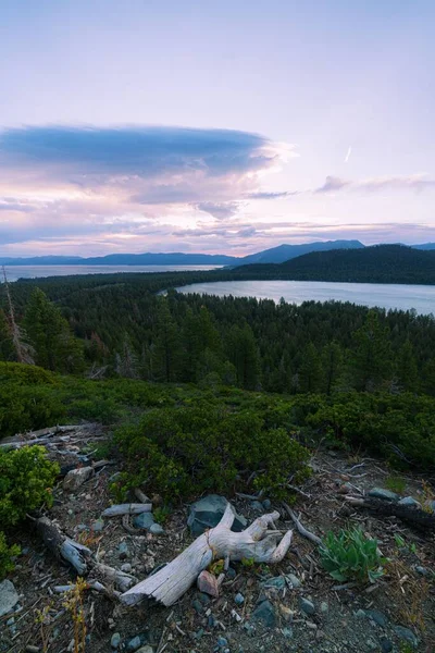 Vertikální Záběr Krásné Jezero Tahoe Během Západu Slunce — Stock fotografie