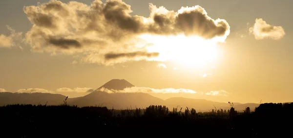 Panoramatický Výhled Východ Slunce Nad Horou Nad Lesem — Stock fotografie
