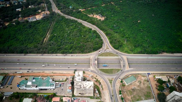 Aerial Shot Road Passing Cars Surrounded Green Trees Ghana — Stock Photo, Image