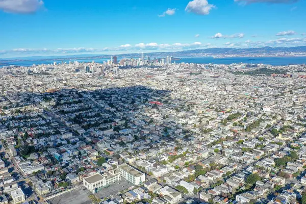 Beautiful Aerial View City Many Buildings Sea Blue Sky — Stock Photo, Image